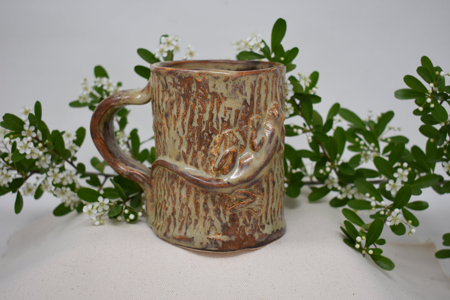 Tree Stump Lizard Mug