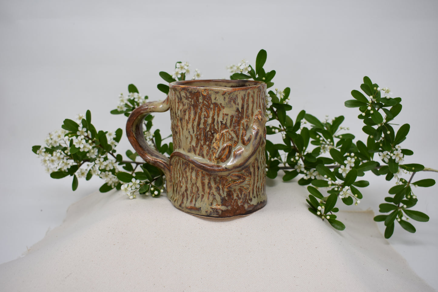 Tree Stump Lizard Mug