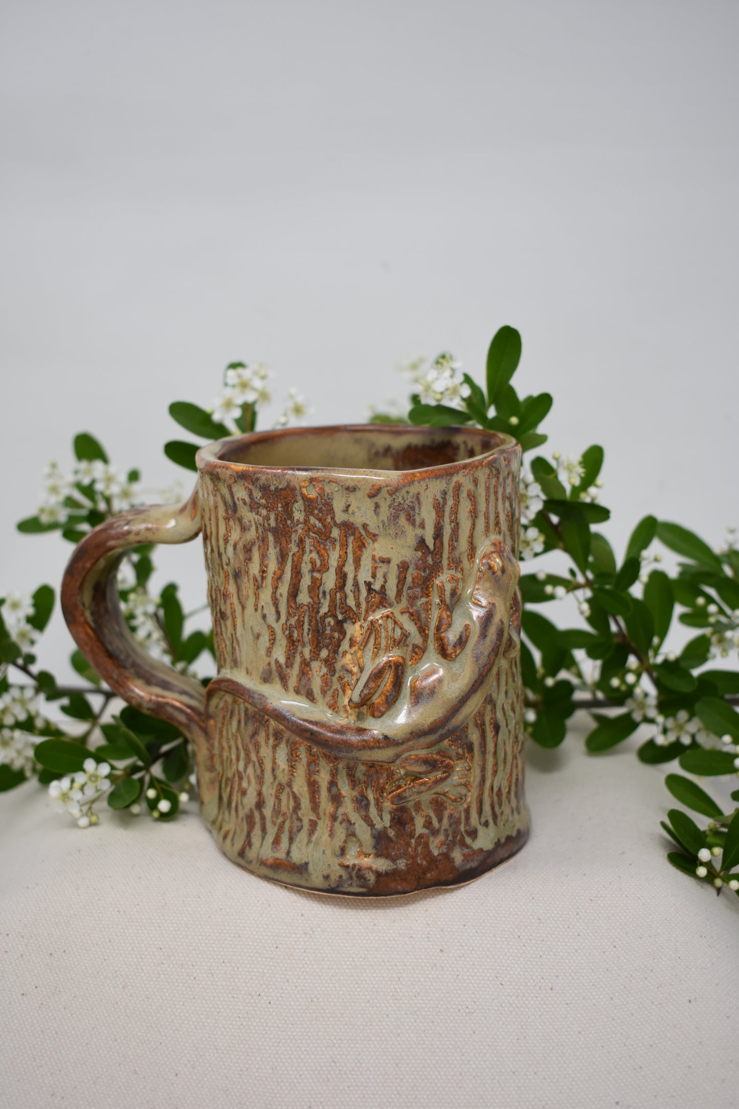 Tree Stump Lizard Mug