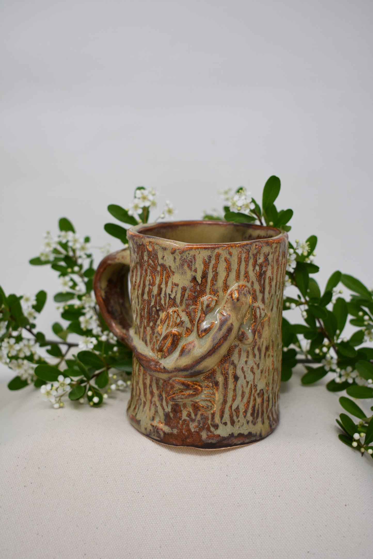 Tree Stump Lizard Mug